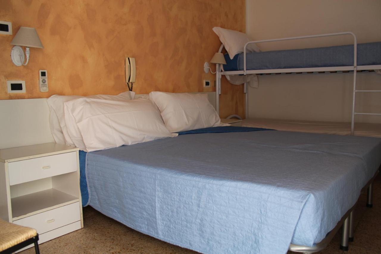 Hotel Mora Rimini Exterior photo