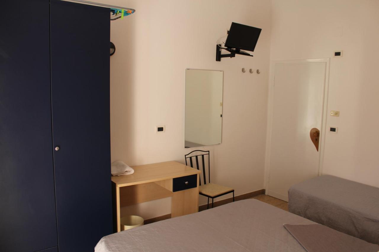 Hotel Mora Rimini Exterior photo